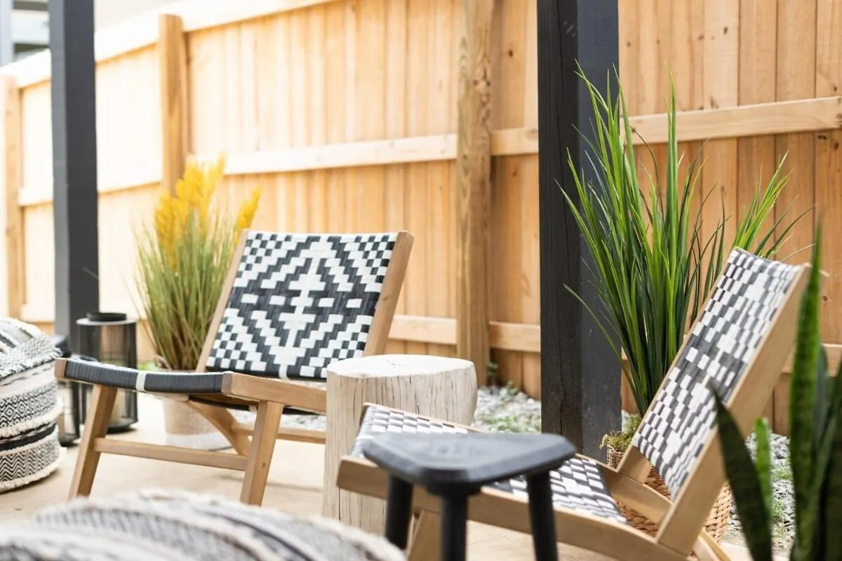 The Ashland House - Stylish Design, Backyard Oasis Villa Nashville