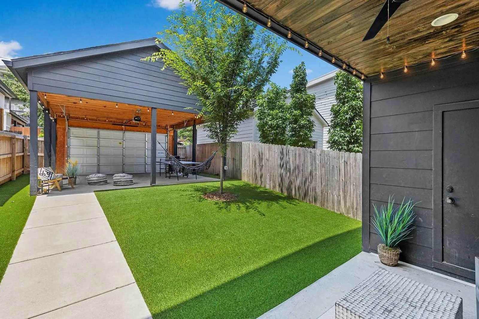 The Ashland House - Stylish Design, Backyard Oasis Villa Nashville